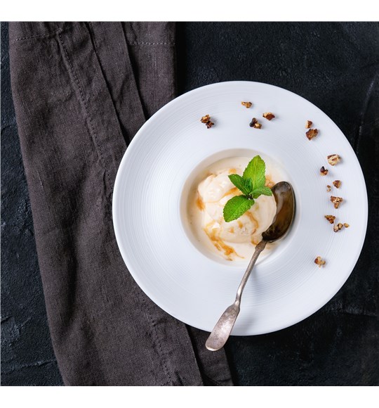 caramel-ice-cream-with-sauce-PRRJEDW_edited