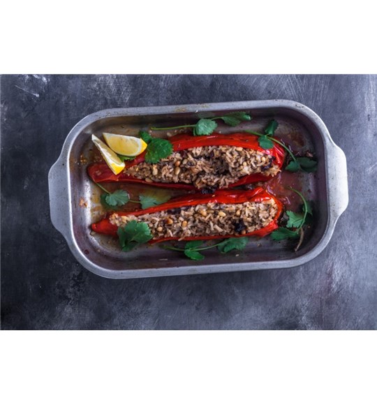 stuffed-peppers-in-iron-cooking-pot-on-dark-rustic-P2JRVW5_(1)