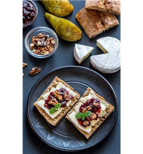 Marmalade-and-Brie_Toast_with_Balsamic_Glaze